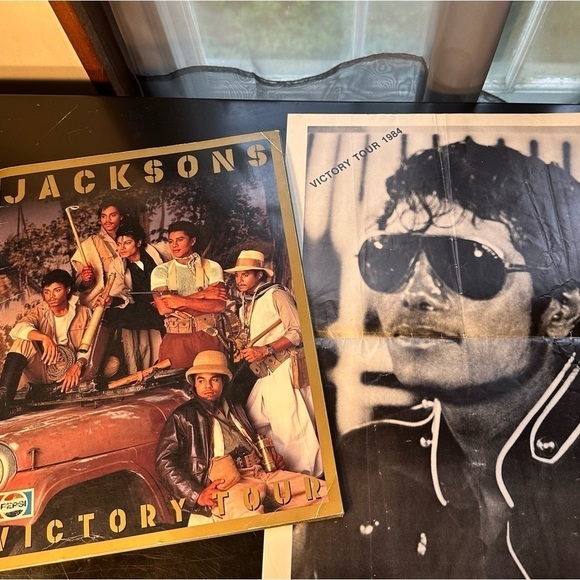 Michael Jackson Fan Commemorative Collection King of Pop Music History - Picture 3 of 13